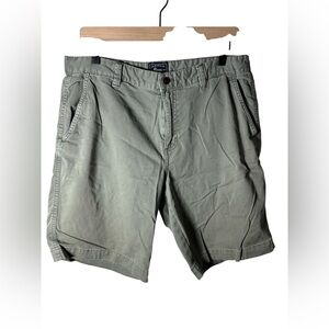 G.H. Bass & Co. Men’s Casual Chino Shorts Green Stretch Cotton Size 33x10.5